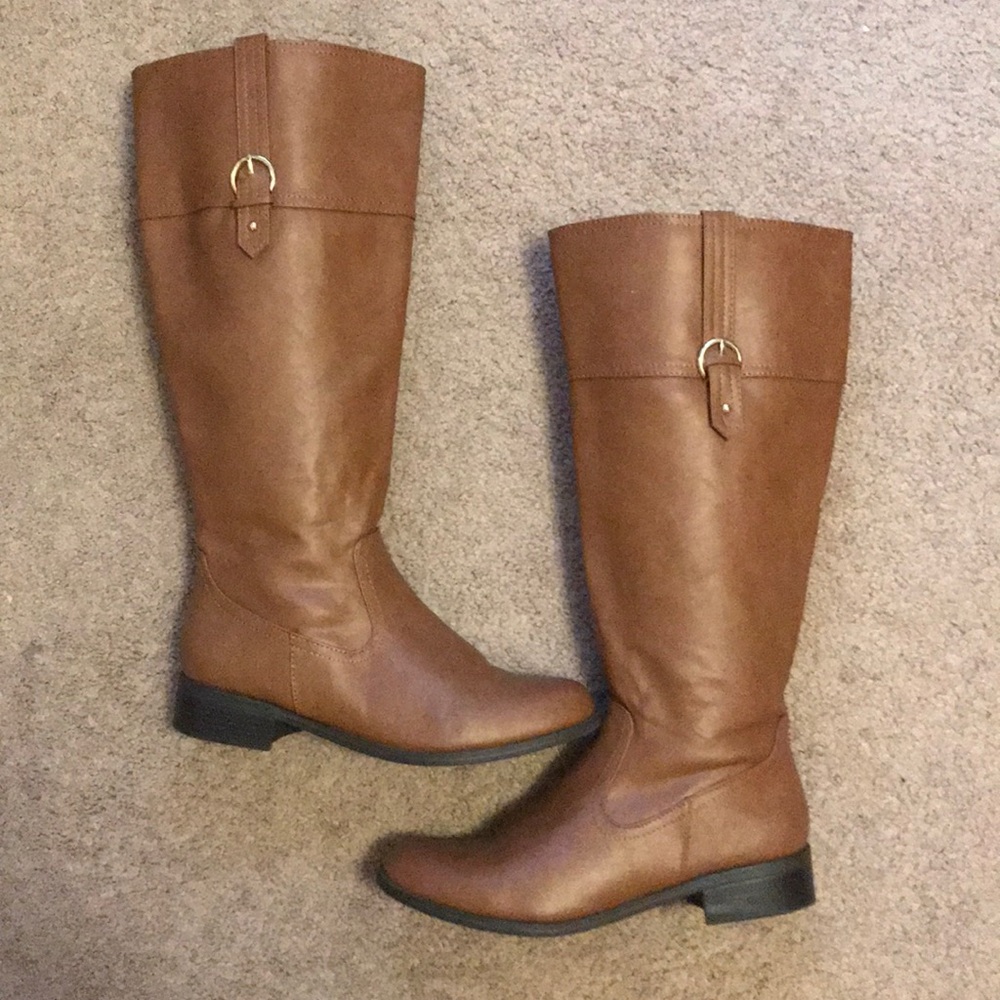 Wide-Calf Riding Boots in Congnac